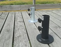 Smartfoot Parasolholder til træterrasse - Galvaniseret